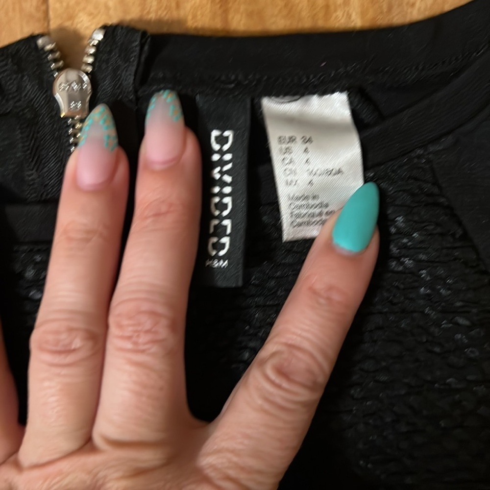Long sleeve black top - Picture 3 of 4